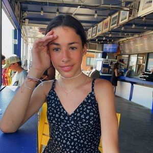 Meet your Posher, Lola